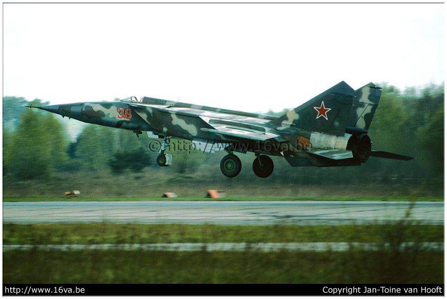 . MiG-25RBF '38'