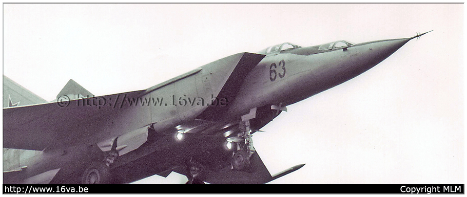 .MiG-25RU '63'