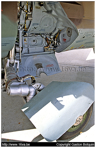 .MiG-27D gear