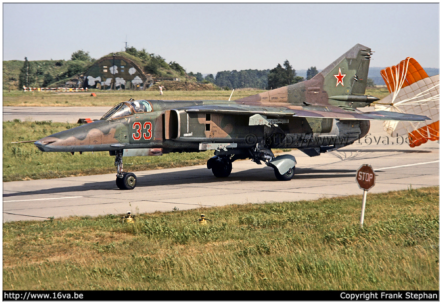 .MiG-27D '33'