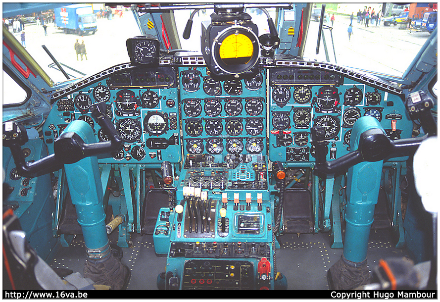 .An-22A cockpit 